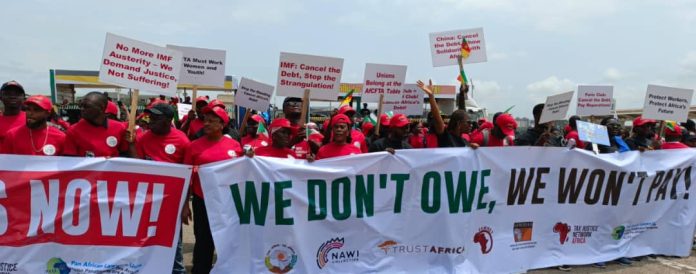 Justice commerciale : Des manifestants panafricains exigent l'annulation de la dette de l'Afrique