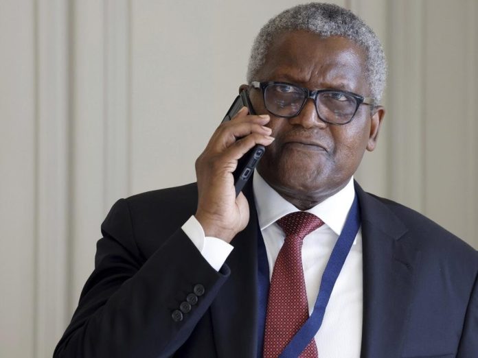 Nigeria : Dangote saisit l’EFCC pour corruption contre l’ex-patron du régulateur pétrolier Le président de Dangote Industries Limited (DIL), Aliko Dangote, a déposé, par l’intermédiaire de son conseil juridique, une plainte formelle pour corruption contre Farouk Ahmed, ancien directeur général de la Midstream Downstream Petroleum Regulatory Authority (NMDPRA). La plainte a été enregistrée au siège de la Commission des crimes économiques et financiers (EFCC), marquant une nouvelle étape dans ce dossier sensible impliquant l’un des anciens régulateurs clés du secteur pétrolier nigérian. https://africa3i.bj/nigeria-dangote-saisit-lefcc-pour.../ #Corruption #Dangote