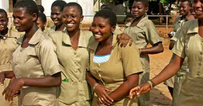 Scolarisation des filles au Bénin : les inégalités de genre continuent d’alimenter le décrochage