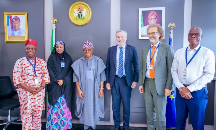 Nigeria : Abuja veut s’appuyer sur les satellites norvégiens pour combattre la pêche illégale